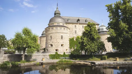 Orebro_slott_sommar-scaled.jpg.